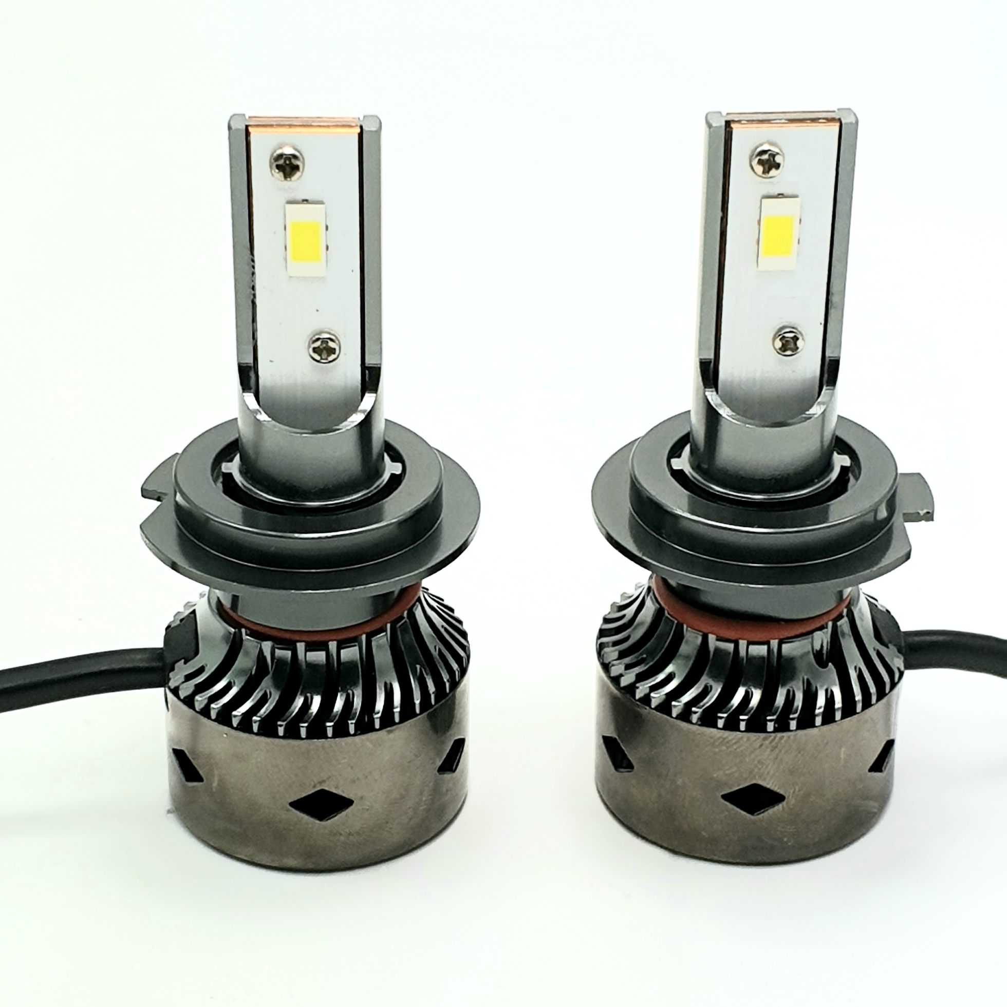 LED D8 autožárovka H4  4800LM 2x42w cree canbus 6000k - sada 2ks