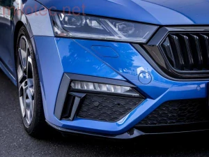 Lemy sání vzduchu, černý lesklý "klavírlak" - Škoda Octavia IV. RS, od r.v. 2020