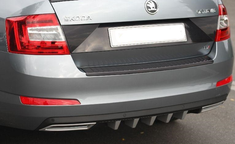 Difuzor zadního nárazníku s převleky + koncovky výfuku, černý lesklý "klavírlak" - Škoda Octavia III.