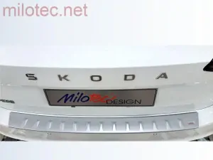 Práh pátých dveří, stříbrný matný - Škoda Superb IV. 2024 –›