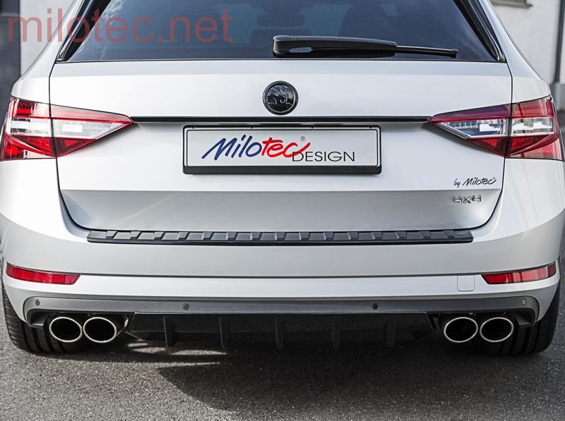 Práh pátých dveří s výstupky, černý lesklý "klavírlak" - Škoda Superb III. Limousine