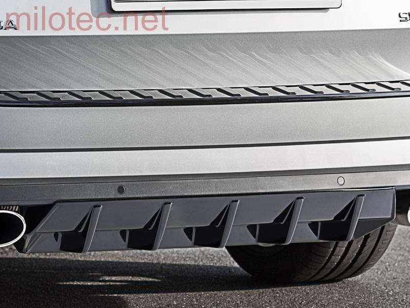 Difuzor zadního nárazníku, černý lesklý "klavírlak" - Škoda Superb III. 