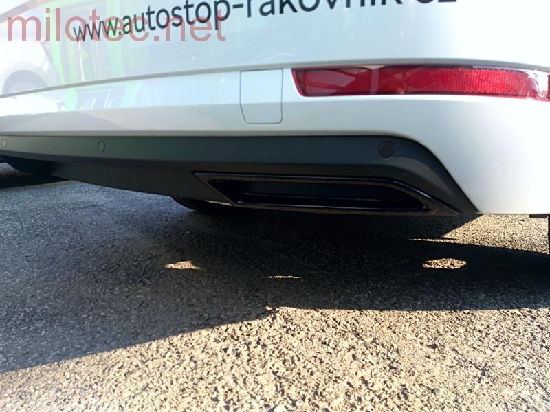 Atrapa výfuku, černý lesklý "klavírlak" - Škoda Octavia III.