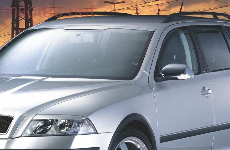 Clona předního okna, černý lesklý "klavírlak" - Škoda Octavia II. Facelift