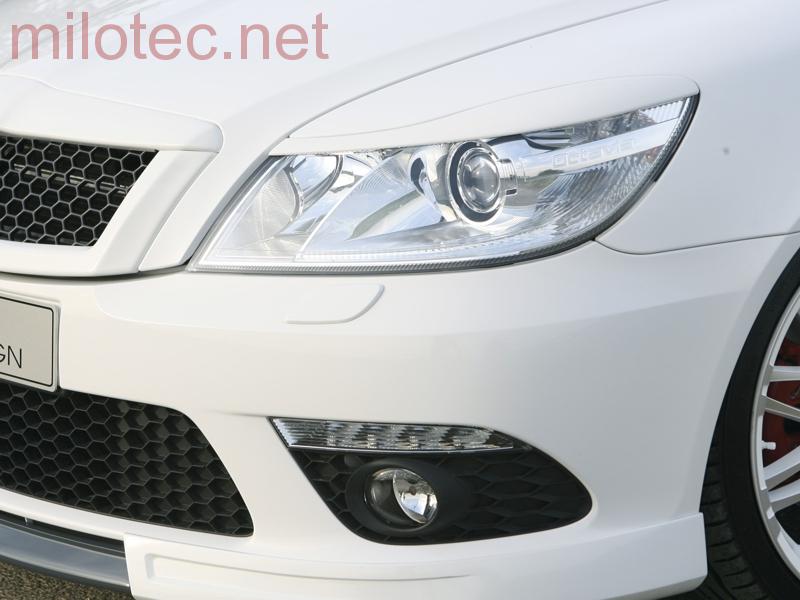 Kryty světlometů (mračítka) "RS", černý lesklý "klavírlak" - Škoda Octavia II. Facelift