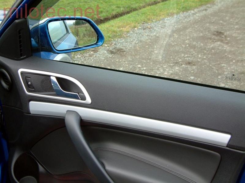 Dekory interiéru, rámečky kolem vnitřních klik dveří, stříbrný matný - Škoda Octavia II.