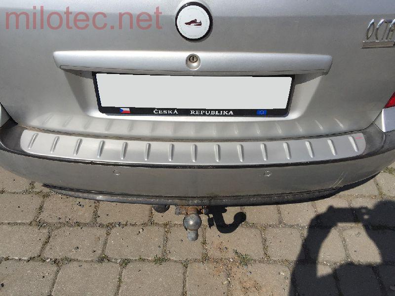 Práh pátých dveří s výstupky, stříbrný matný - Škoda Octavia I. Combi