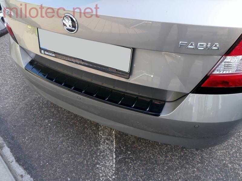 Práh pátých dveří s výstupky, černý lesklý "klavírlak" - Škoda Fabia III. Limousine