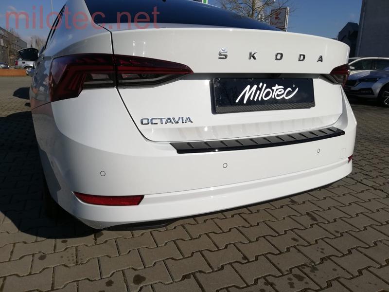 Práh pátých dveří s výstupky, černý lesklý "klavírlak" - Škoda Octavia IV. Limousine