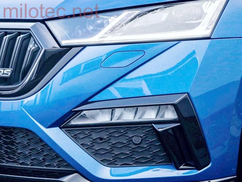 Lemy sání vzduchu, černý lesklý "klavírlak" - Škoda Octavia IV. RS, od r.v. 2020