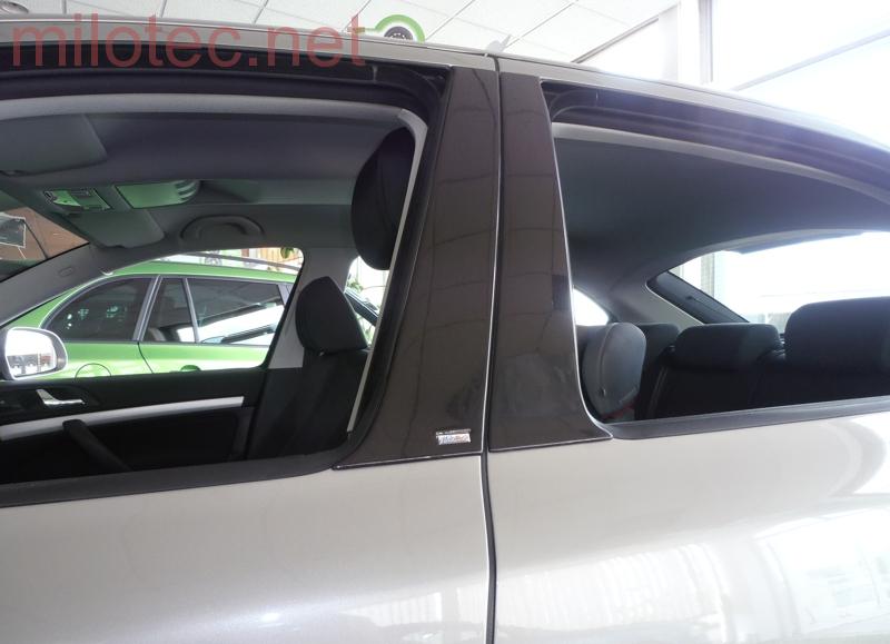 Kryty dveřních sloupků, černý lesklý "klavírlak" - Škoda Octavia II. Facelift Combi