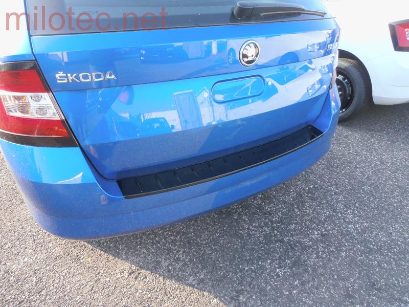 Práh pátých dveří s výstupky, černý lesklý "klavírlak" - Škoda Fabia III.