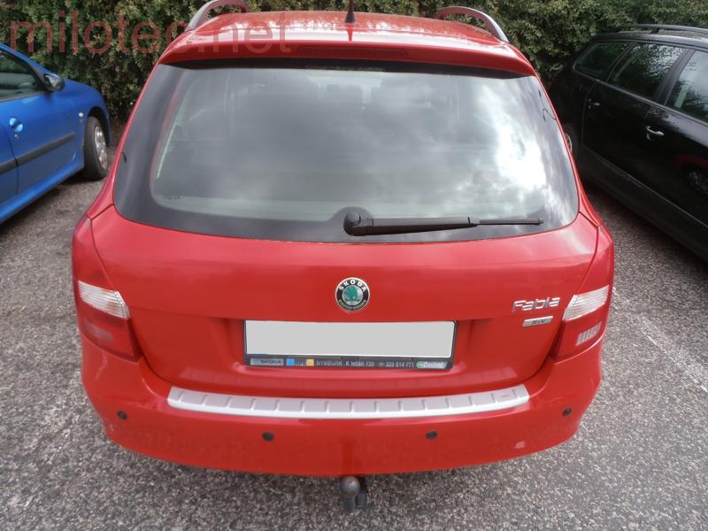 Práh pátých dveří s výstupky, stříbrný matný - Škoda Fabia II. Combi