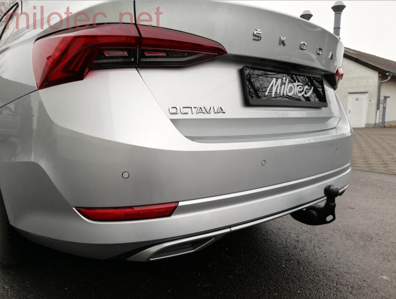Dummy – koncovky výfuku se středovou lištou, Alu Brush - Škoda Octavia IV. od r.v. 2020