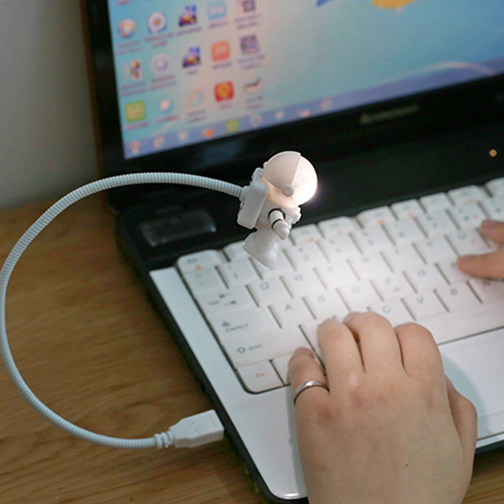 LED USB noční světlo - lampička astronaut