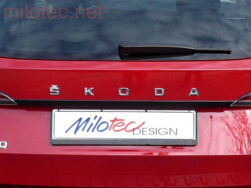 Lišta nad zadní SPZ, černý lesklý "klavírlak" - Škoda Kamiq od r.v. 2019