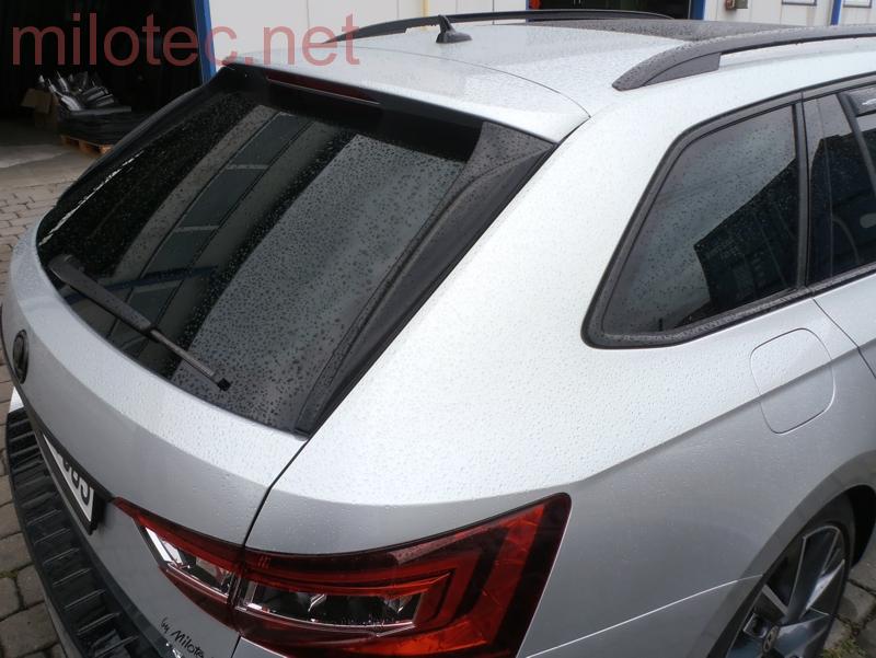 Flaps-deflektory zadního okna, černý lesklý "klavírlak" - Škoda Superb III. Sportline Combi