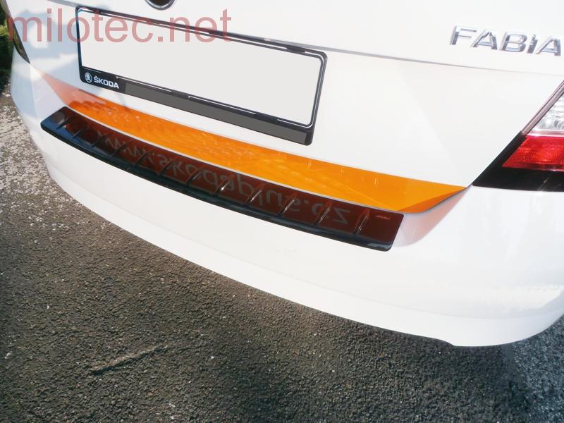 Práh pátých dveří s výstupky, černý lesklý "klavírlak" - Škoda Fabia III. Limousine