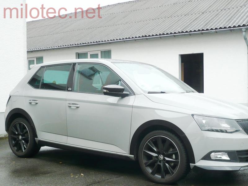 Lemy blatníků, černý lesklý "klavírlak" - Škoda Fabia III. Limousine