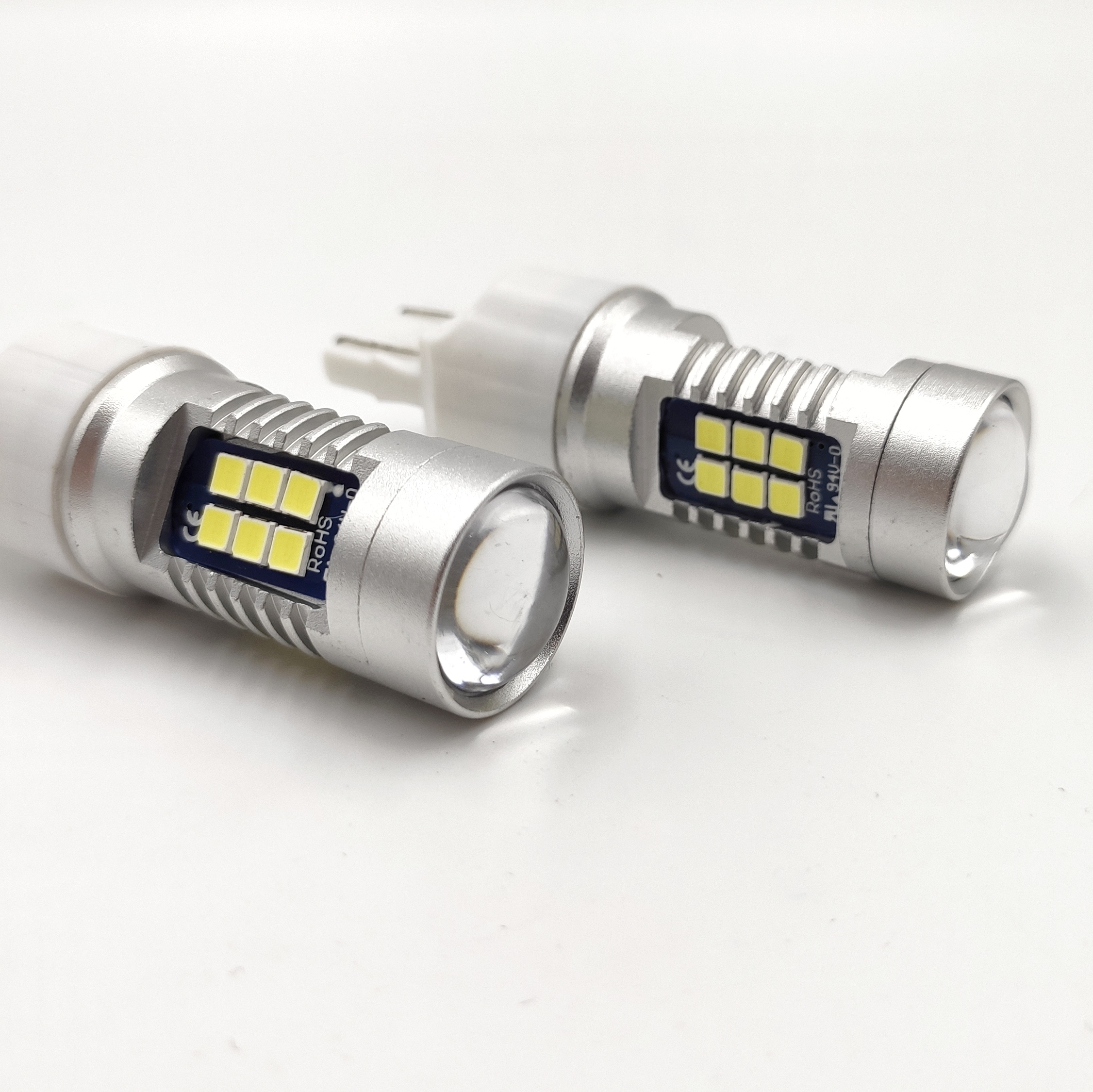 Bílá LED žárovka s paticí T20 (3157), 21 SMD, 1ks