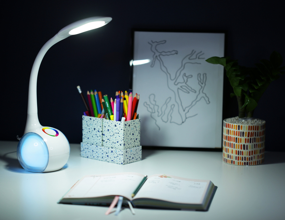 LED RGB stolní lampička do USB, 7W