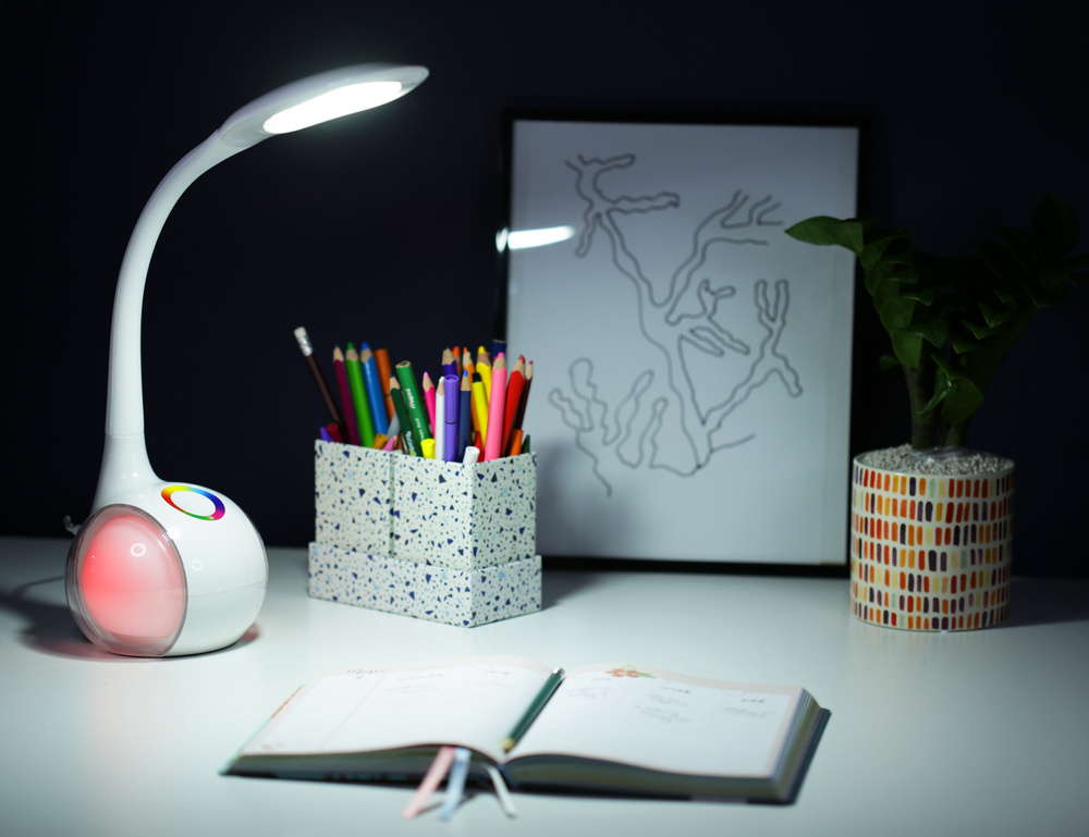 LED RGB stolní lampička do USB, 7W