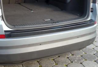 Práh pátých dveří s dlouhou hranou, černý lesklý „klavírlak“ - Škoda Kodiaq