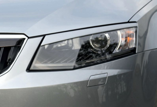 Kryty světlometů (mračítka), černý lesklý "klavírlak" - Škoda Octavia III.