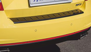 Práh pátých dveří s výstupky, černý lesklý "klavírlak" - Škoda Octavia III. Lim. RS