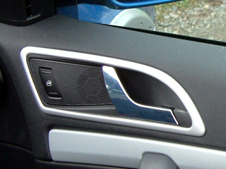 Dekory interiéru, rámečky kolem vnitřních klik dveří, stříbrný matný - Škoda Octavia II. Facelift