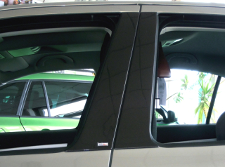 Kryty dveřních sloupků, černý lesklý "klavírlak" - Škoda Octavia II. Facelift Combi