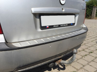 Práh pátých dveří s výstupky, stříbrný matný - Škoda Octavia I. Combi