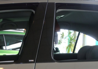 Kryty dveřních sloupků, černý lesklý "klavírlak" - Škoda Octavia I. Limousine