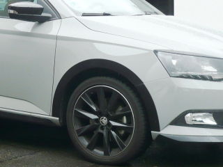 Lemy blatníků, černý lesklý "klavírlak" - Škoda Fabia III. Limousine