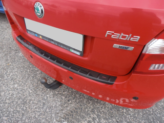 Práh pátých dveří s výstupky, černá metalíza - Škoda Fabia II. Combi