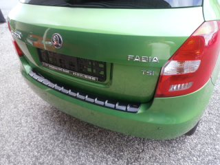 Práh pátých dveří s výstupky, černá metalíza - Škoda Fabia II. Limousine