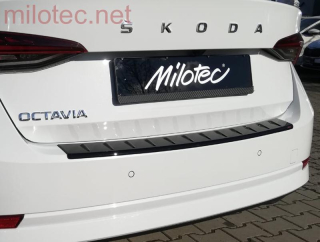Práh pátých dveří s výstupky, černý lesklý "klavírlak" - Škoda Octavia IV. Limousine