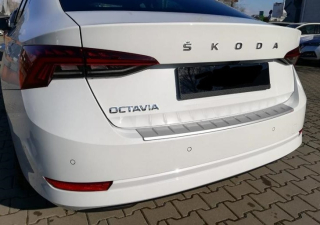 Práh pátých dveří s výstupky, stříbrný matný - Škoda Octavia IV. Limousine